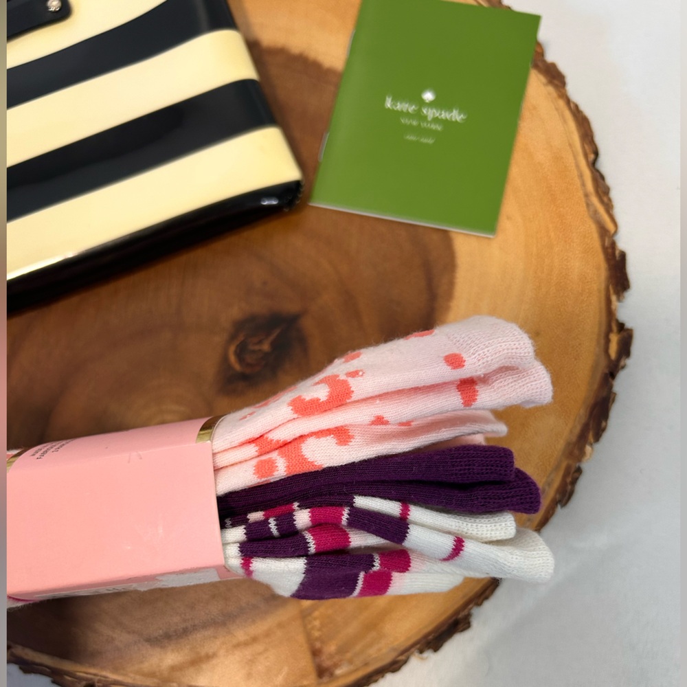 Kate Spade Lolly Penn Valley Patent Striped Mini Pouch Wallet‎ & 3 New Socks - Picture 2 of 8